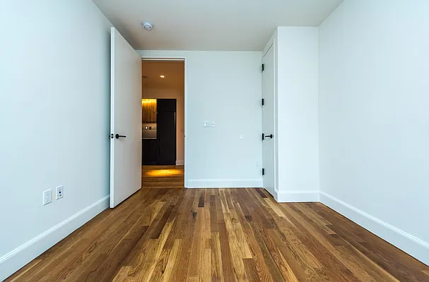 Rented by Nooklyn NYC LLC | media 102