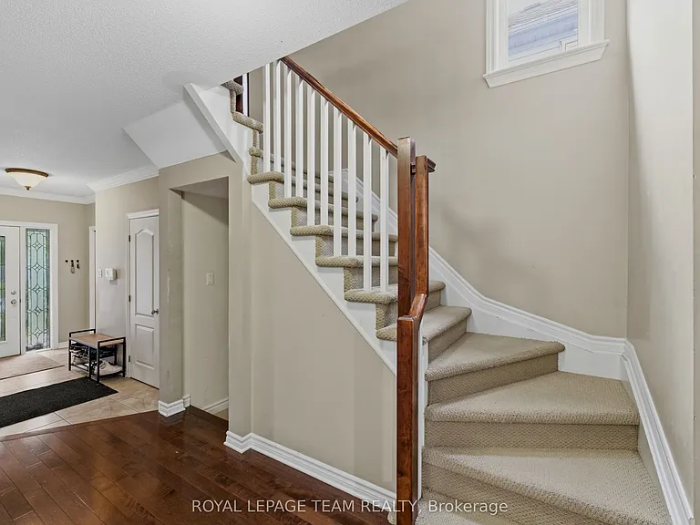 216 Horseshoe Cres — Photo 18