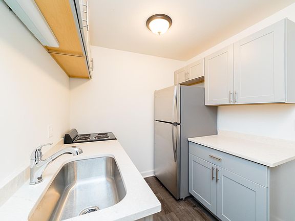 4th image of 6002 N Winthrop Ave #G1