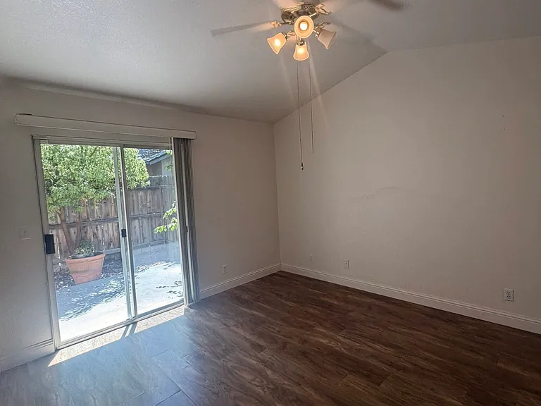 728 Spruce Ave #102 — Photo 10