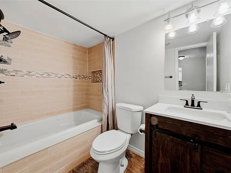 3821 N Oak Dr #J21 — Photo 18