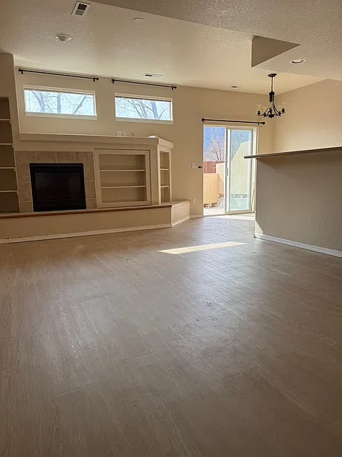 3 bed, 1374 sqft, $1,950 — Photo 3