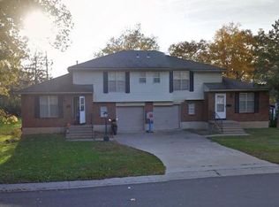 9829 Linden Cir, Kansas City, MO 64131