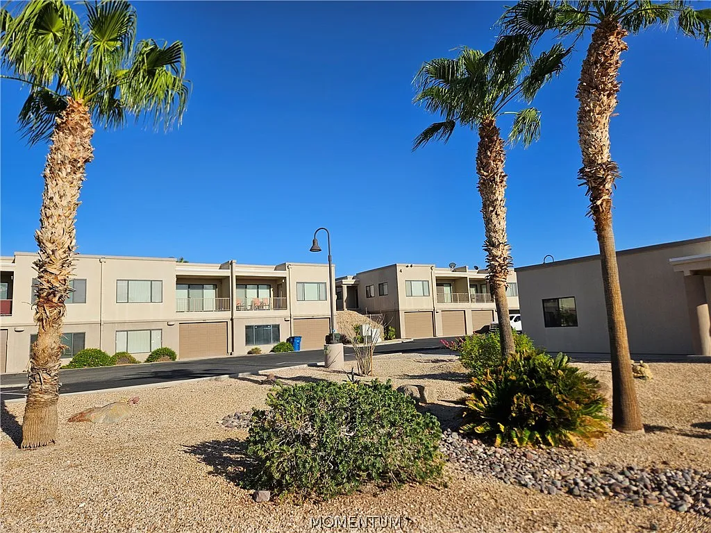 3 bed, 2.0 bath, 1908 sqft, $2,300 — Photo 1