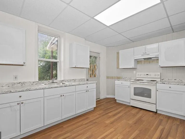 118 Independence St — Photo 3