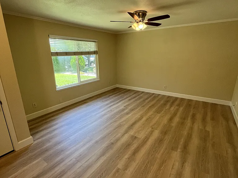 1522 Rhododendron Dr — Photo 2