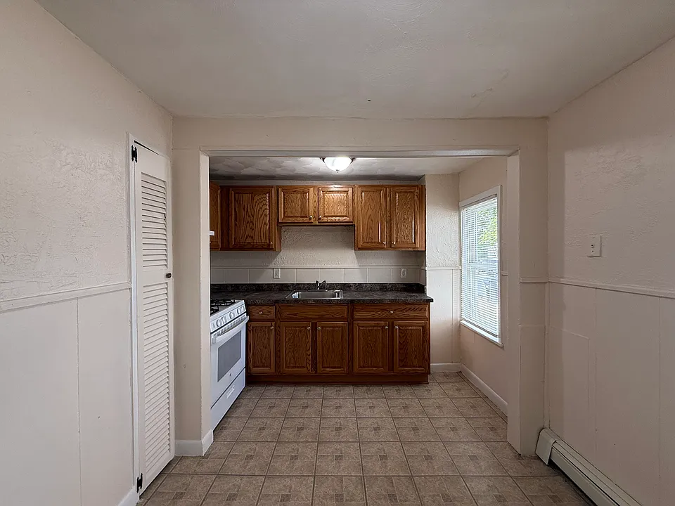Kitchen (1st Floor)