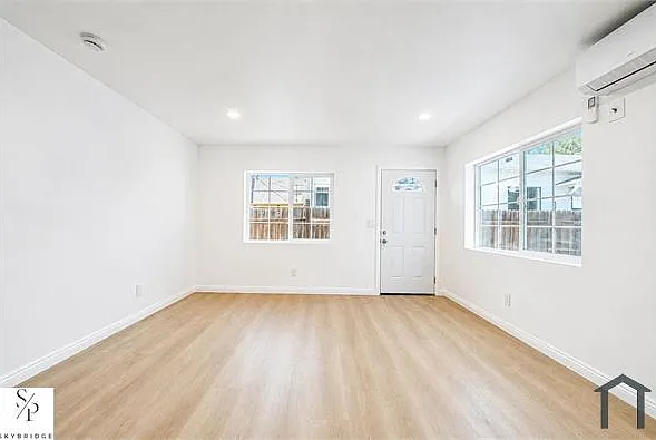 1428 W 59th St #3-4 — Photo 7