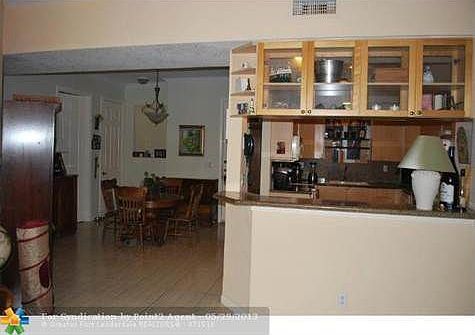 4th image of 4625 Poinciana St APT 9B