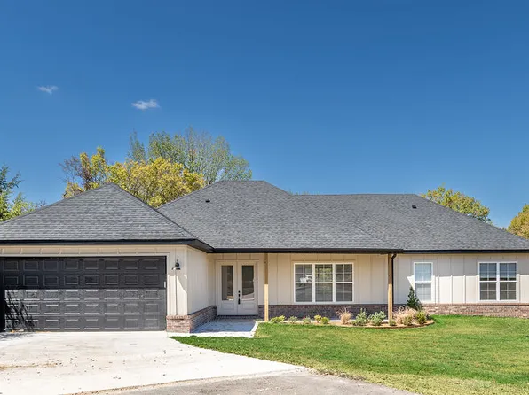 295 Oak Knoll Dr, Fayetteville, AR 72701