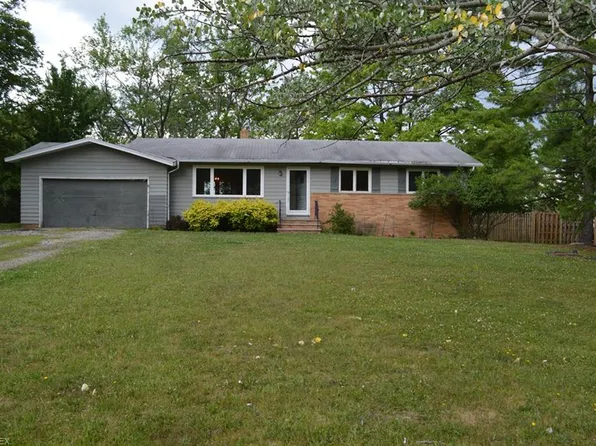 8478 Royalhaven Dr, North Royalton, OH 44133