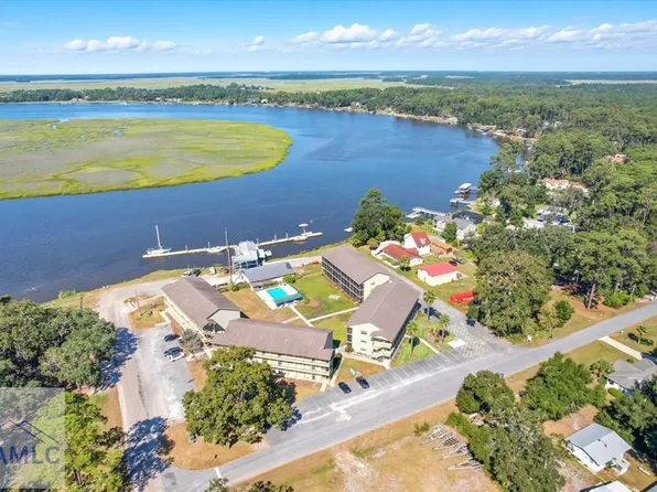 207 Azalea Rd #21, Midway, GA 31320