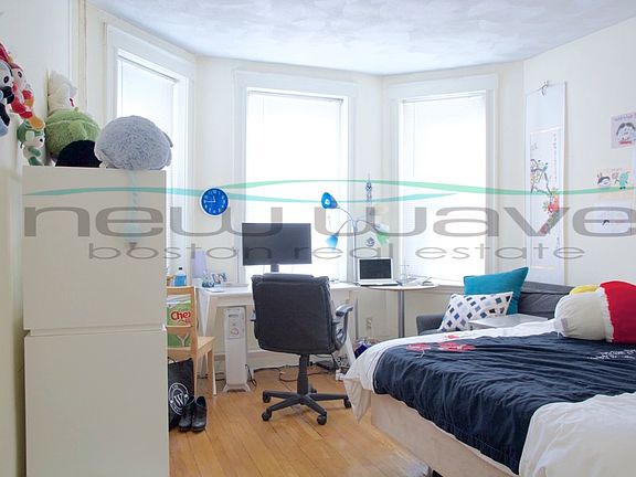 2nd image of 55 Queensberry St APT 8