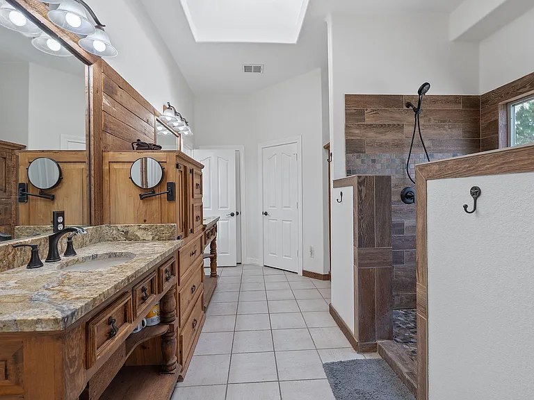 104 Saddletree Ln — Photo 9