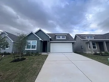 4 bed, 1672 sqft, $1,800 — Photo 2