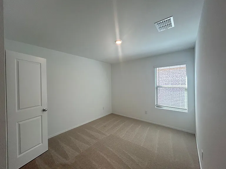 1920 Aves Glen Ln — Photo 9