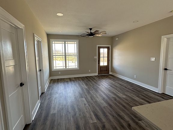 3rd image of 988 Davenport Rd