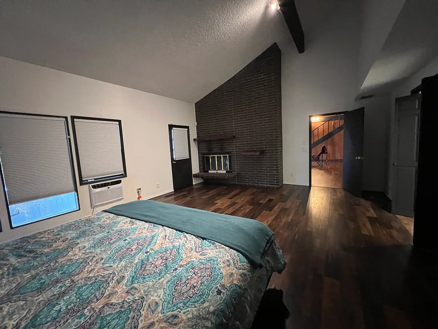 3 bed, 2.5 bath, 4000 sqft, $3,000 — Photo 3