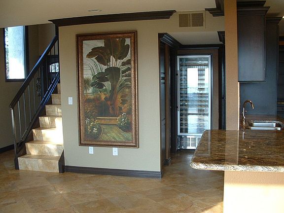 180  Wine Bottle Capacity Refrigerator