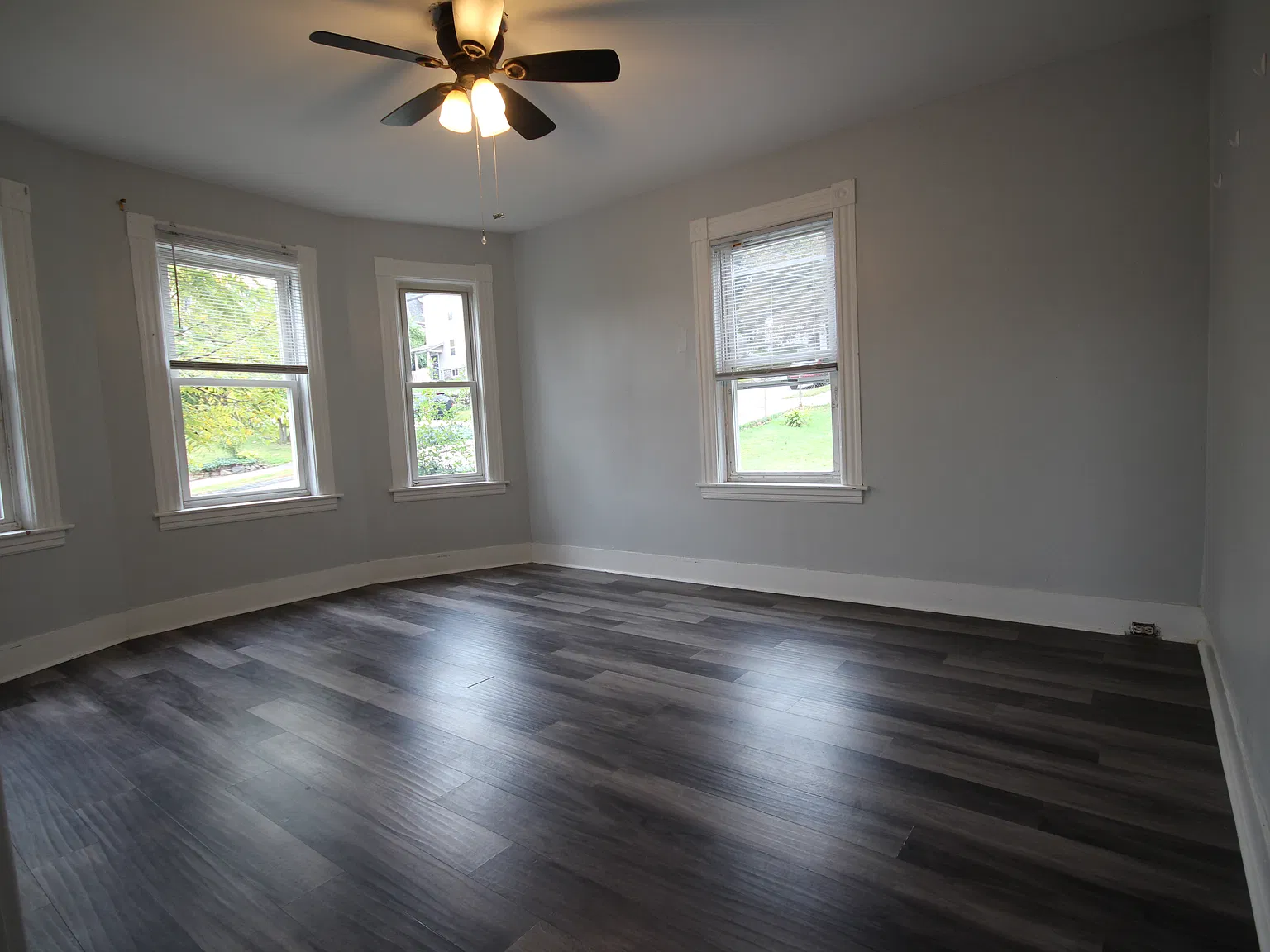3 bed, 1100 sqft, $2,400 — Photo 2