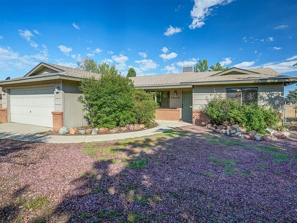 7930 E Larkspur Ln