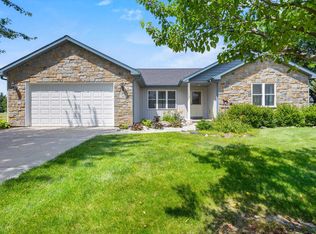 165 Deer Run, Fall River, WI 53932