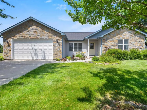 165 Deer Run, Fall River, WI 53932