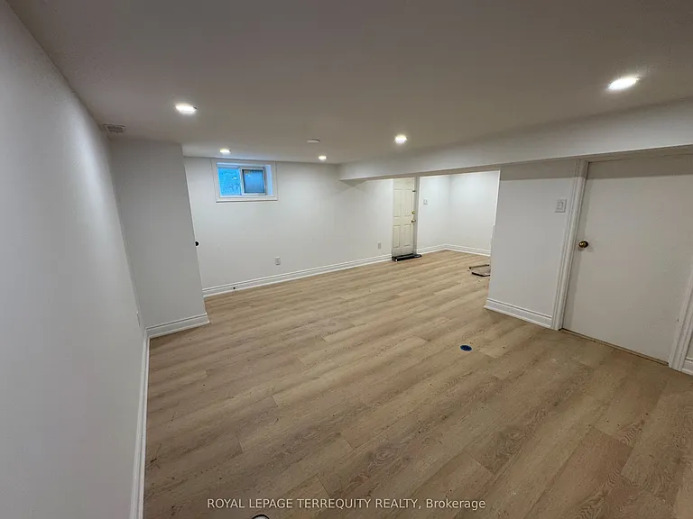 191 Finch Ave W — Photo 9