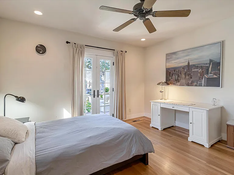 1568 Mariposa Ave — Photo 64