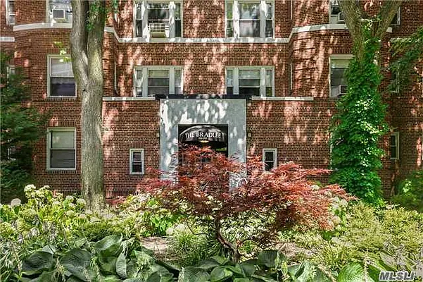 Sold by Redfin Real Estate | media 62