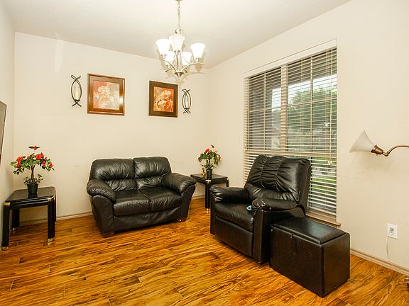 4th image of 3024 Fairview Dr