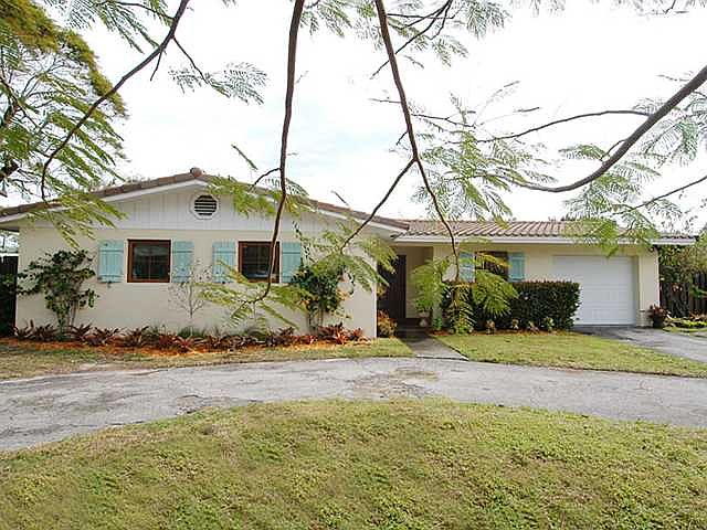 1st image of 723 SE Parkway Dr