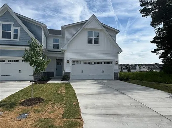2093 Striper Ct, Carrollton, VA 23314