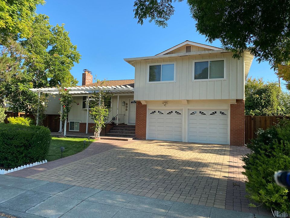 1st image of 638 Endicott Dr