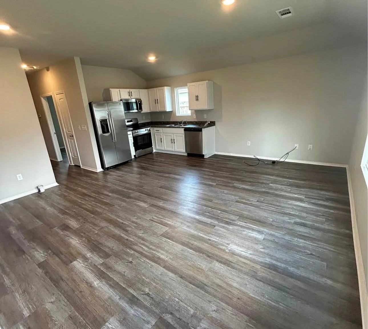 3bed 2 bath located Valley view — Photo 4