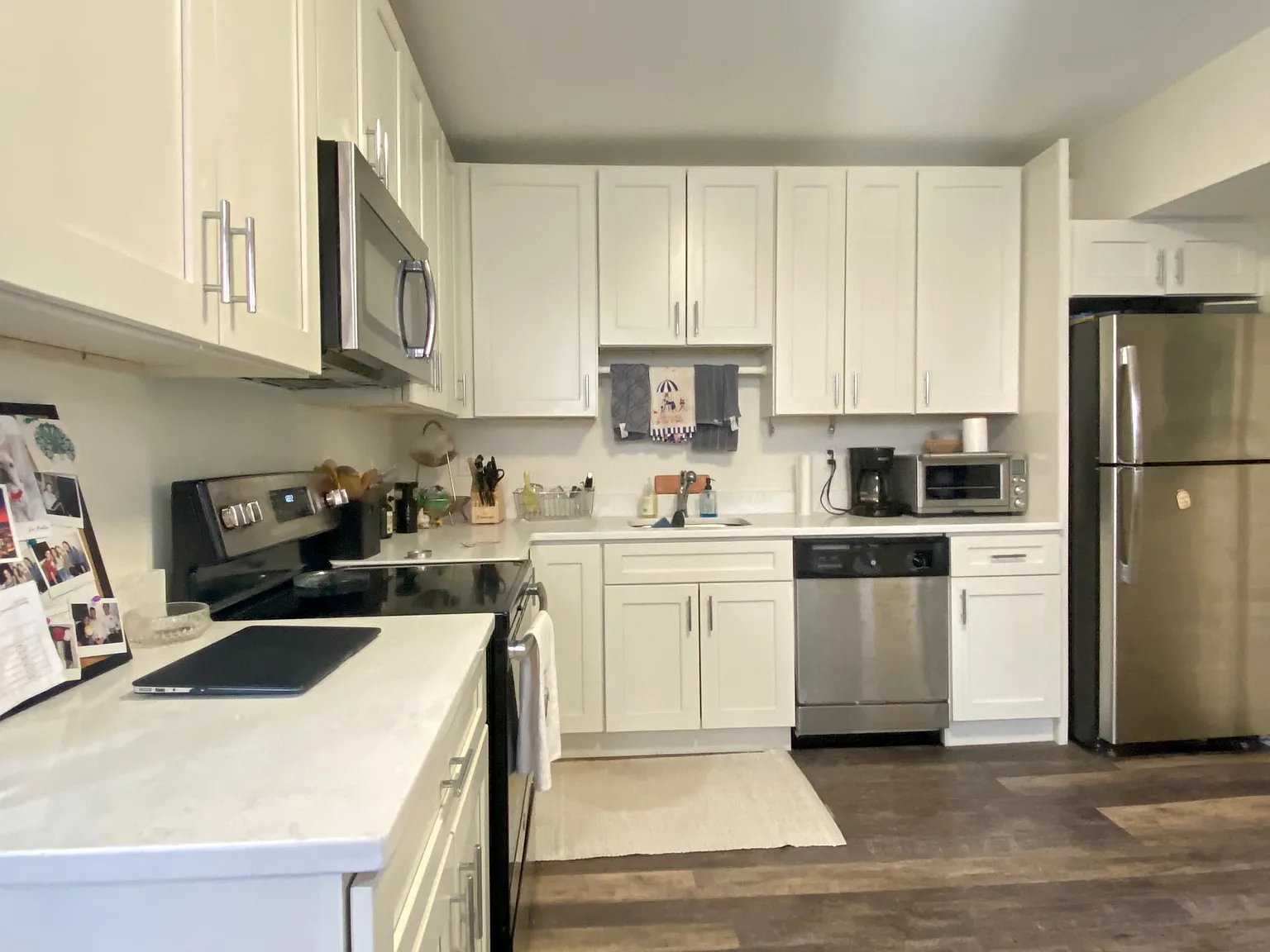 3 bed, 930 sqft, $5,600 — Photo 2