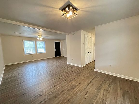 3rd image of 450 Tanglewood Dr