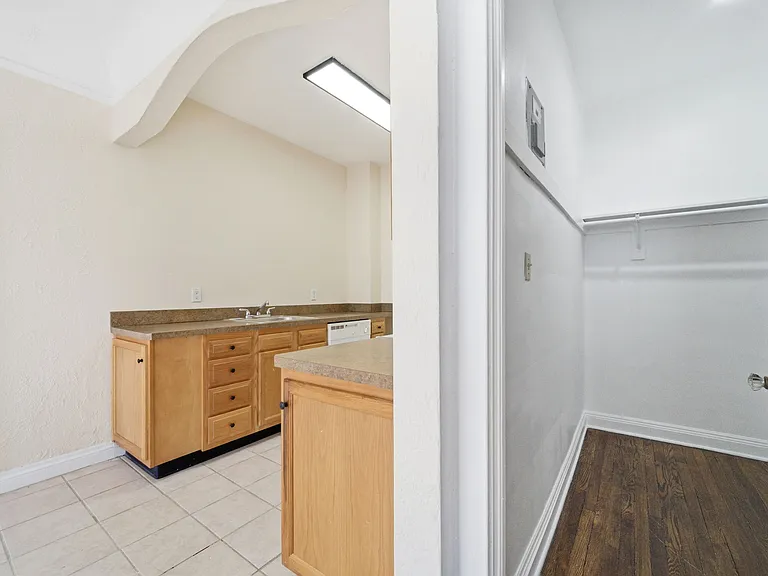 3214 Yorkshire Rd #202 — Photo 9