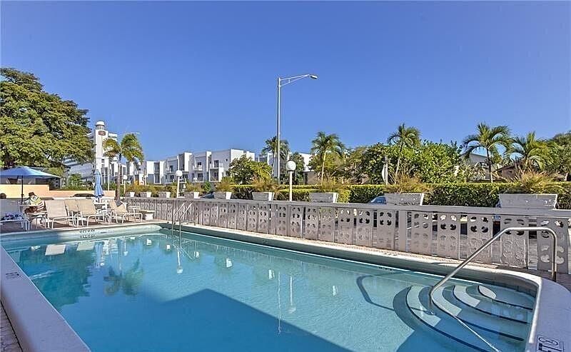 1st image of 3201 NE 14 Street Causeway #707