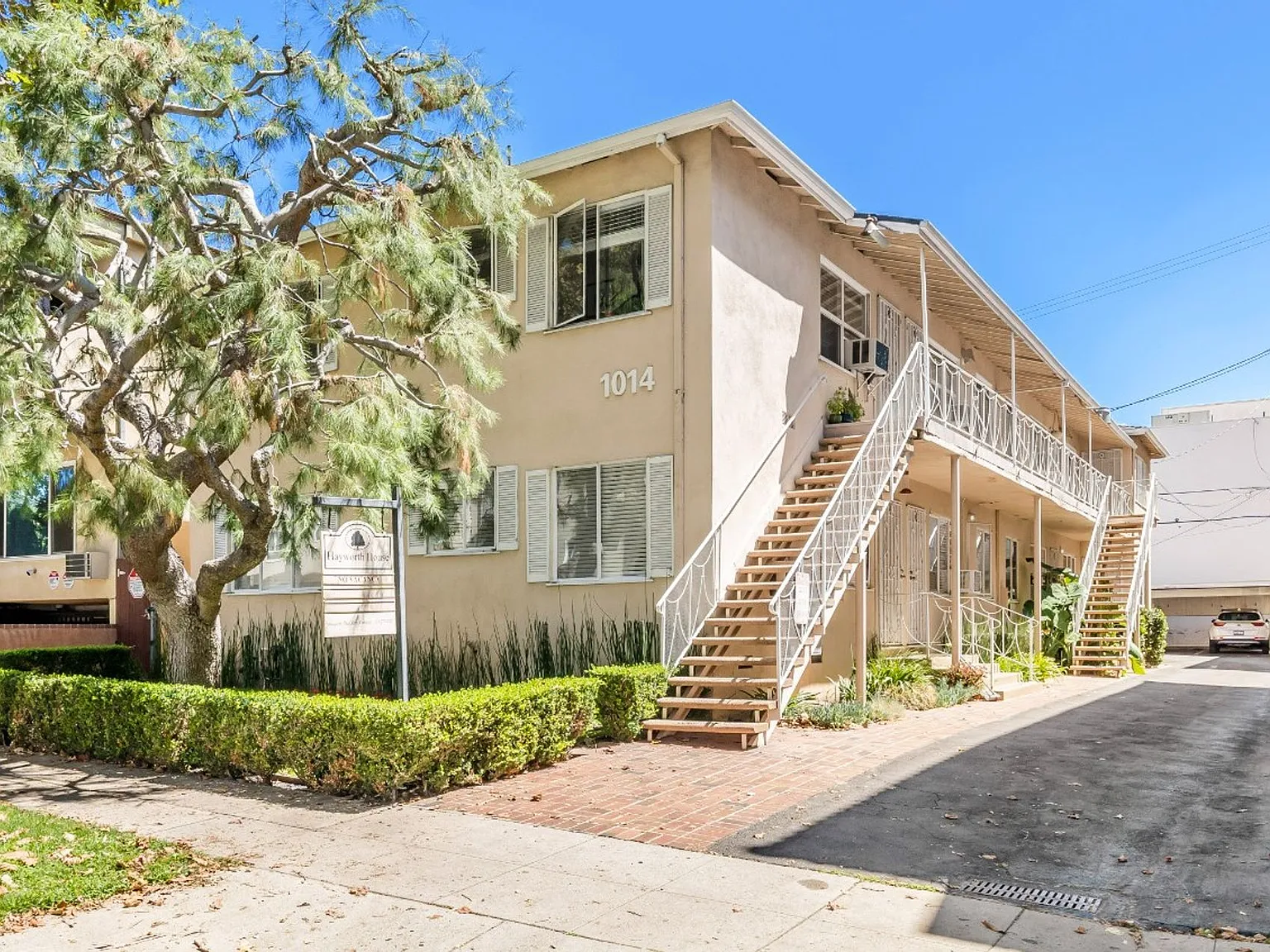 Welcome Home || Newly Upgraded Weho Apt || Free Rent! — Photo 2