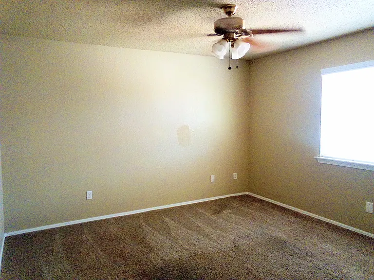 8744 N Rockwell Dr — Photo 5