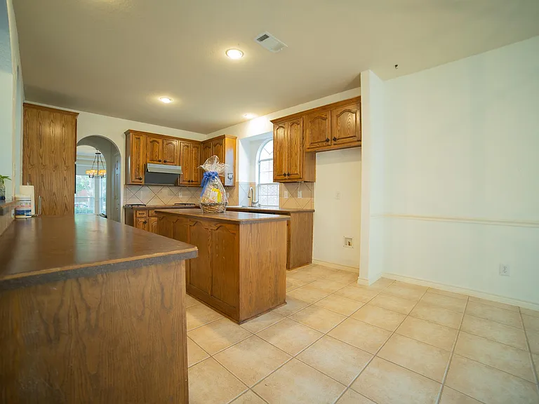 15105 Regal Oak Ln — Photo 33