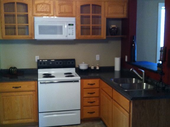 3rd image of 733 SE Flint St