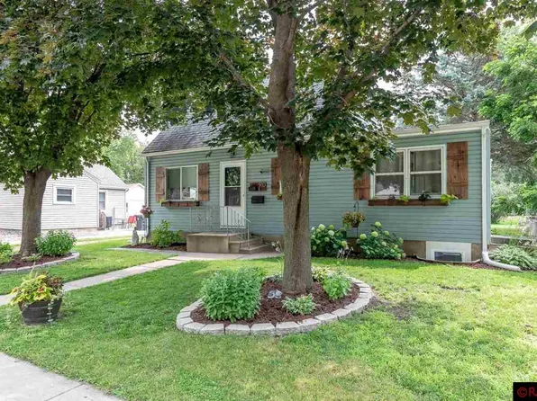 910 Center St, North Mankato, MN 56003