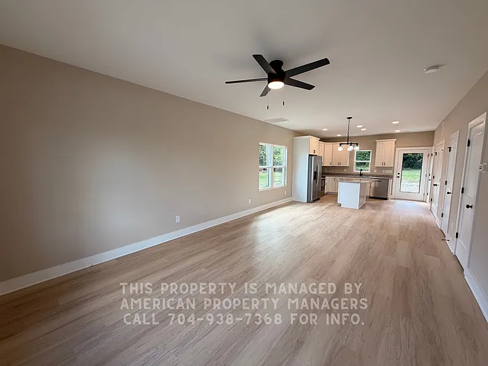 3 bed, 2.5 bath, $1,595 — Photo 2