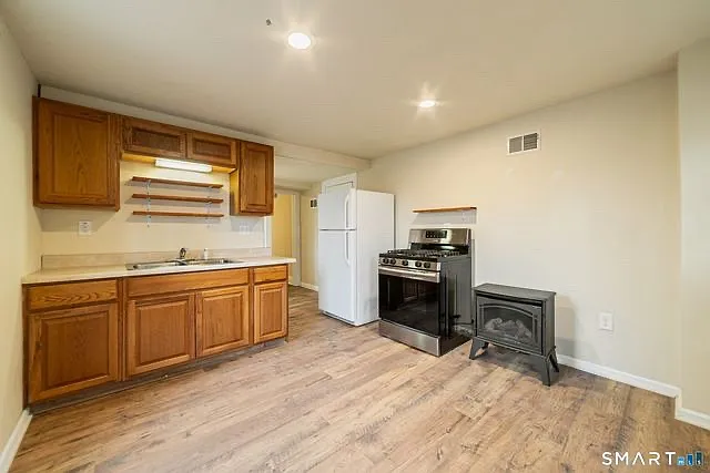 9 Rockland Ave — Photo 4