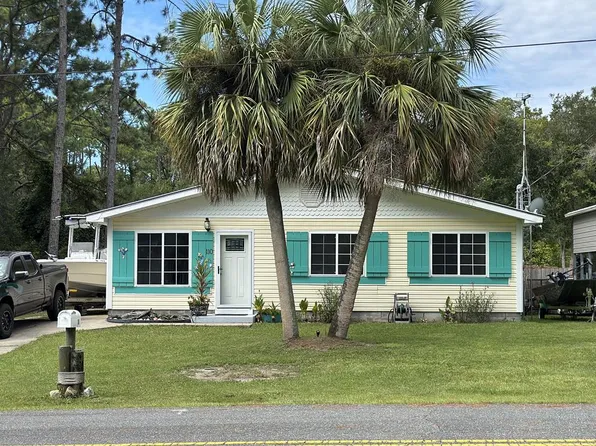 110 Franklin St, Carrabelle, FL 32322