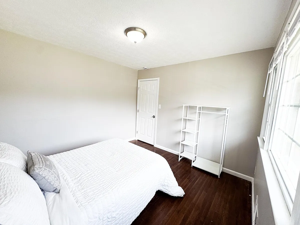 Building Photo - Rockport Pl SW