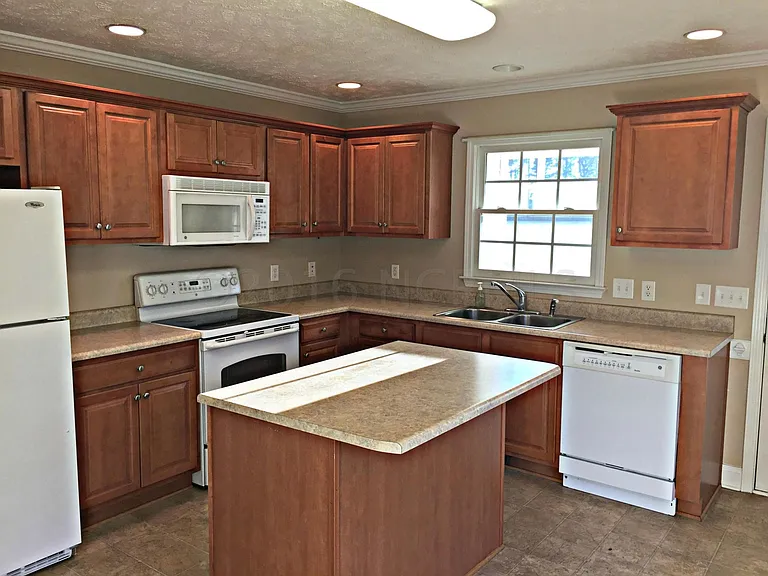 638 Amberdale West Cir — Photo 10