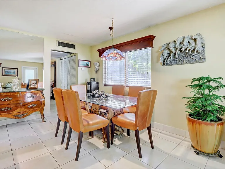 694 Brittany Park #O — Photo 8